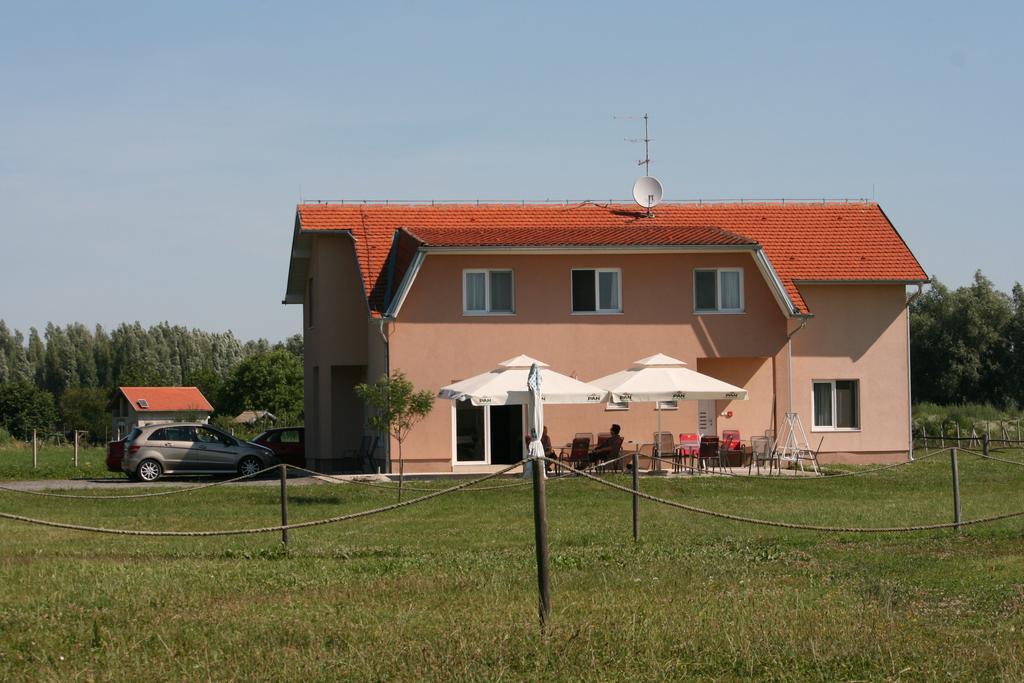 Guesthouse Capistro Bilje 외부 사진